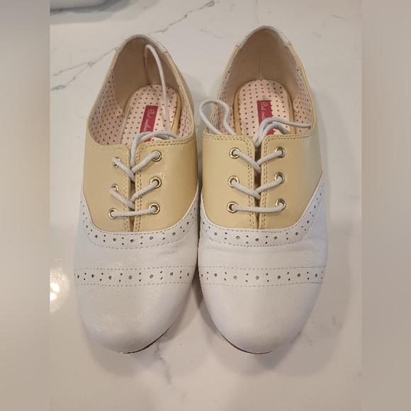 Pastel yellow brogues! - Picture 1 of 3